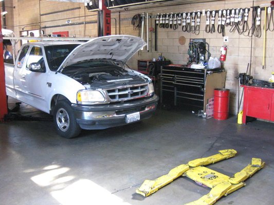 De Anza Auto Center & Towing